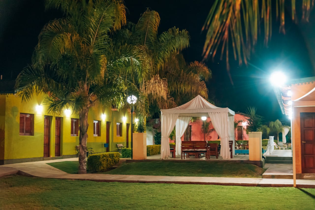 Jardines y naturaleza alrededor del complejo Puertas del Sol